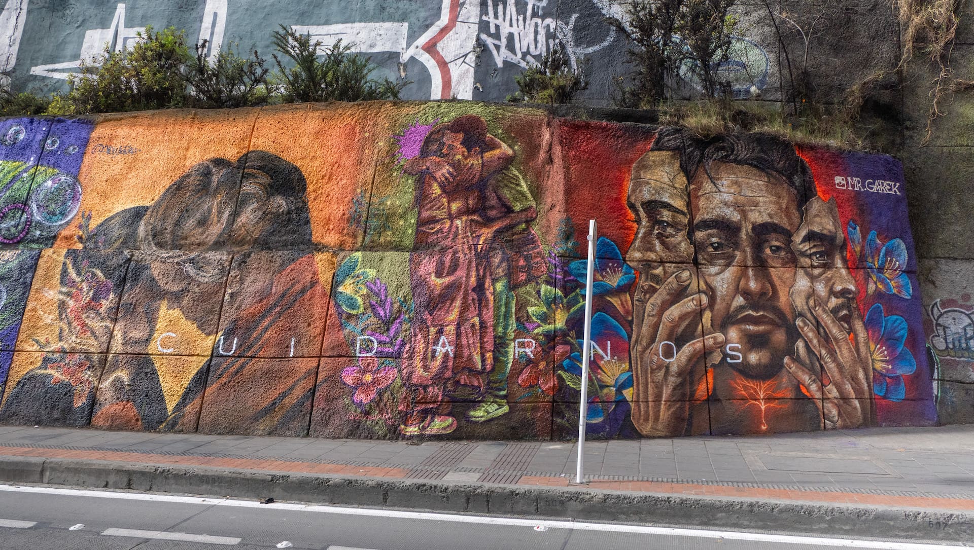 Cartografías del corazón: Corazones en tránsito en el Puente de la Vida